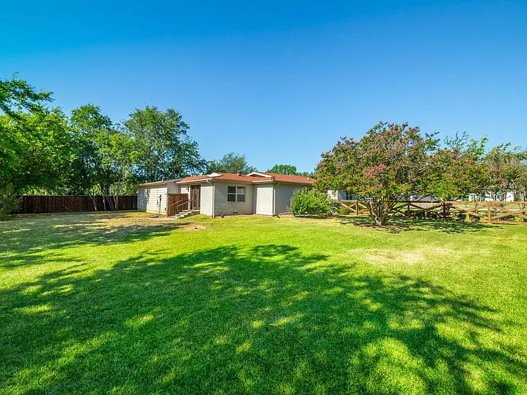 1049 Summerplace Ln — Photo 16