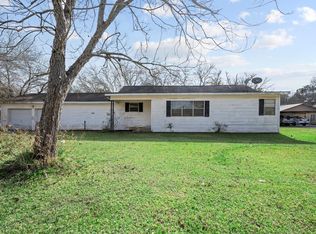 700 Davis Ave, Anahuac, TX 77514