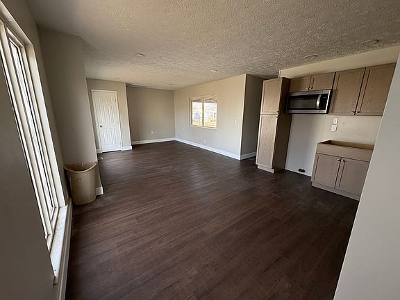 5th image of 802 Applewood Dr