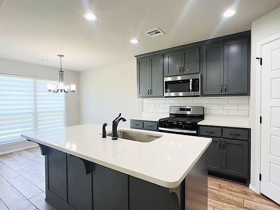 4th image of 4021 N 34th St