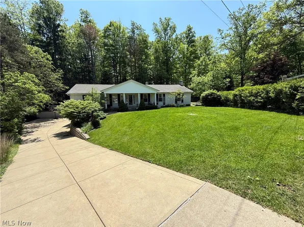 6803 Cranbrook Dr, Brecksville, OH 44141