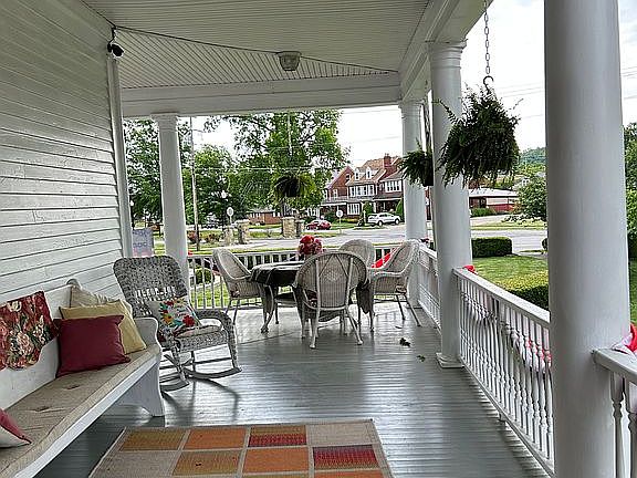 3rd image of 1703 Park Ave