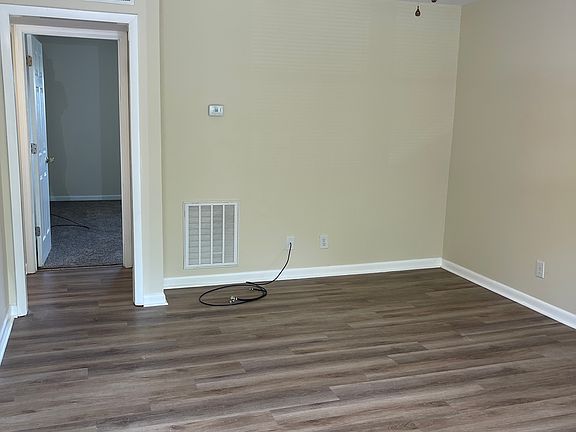 5th image of 111 Della St