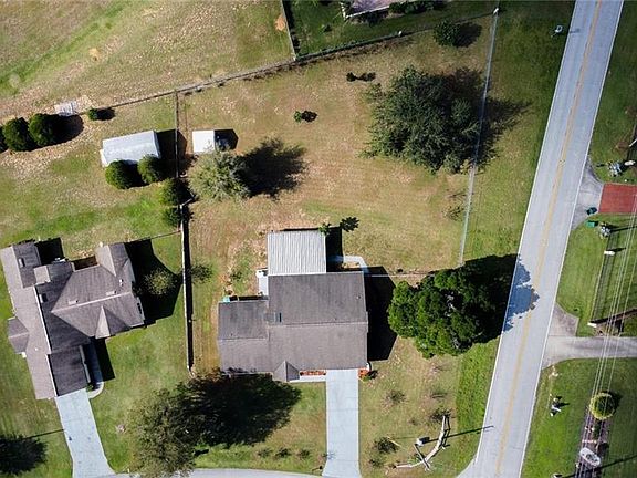 3rd image of 17555 Hillside Dr