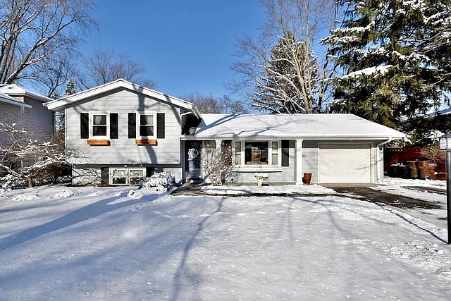 1st image of 22W506 Tamarack Dr