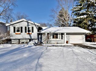 22W506 Tamarack Dr, Glen Ellyn, IL