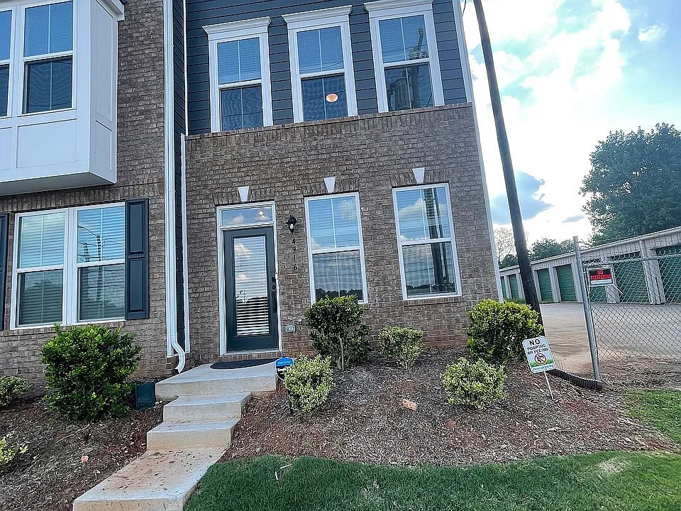 4916 Old Pineville Rd #1