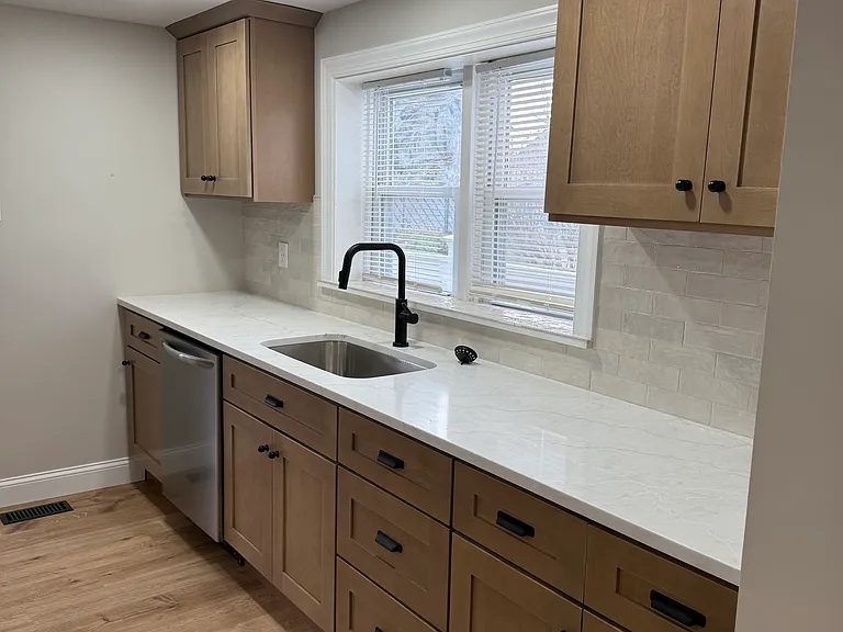 220 W 2nd St — Photo 17