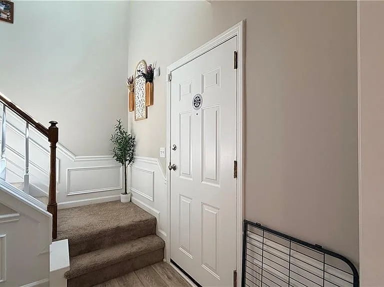 100 Taylors Spring Ct — Photo 2