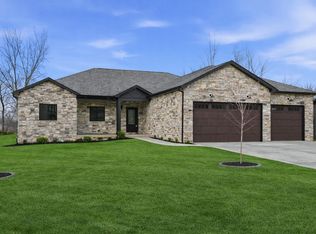 754 Cirque Dr, Crown Point, IN 46307