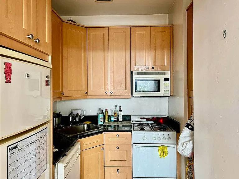 2734 21st St #5B — Photo 1