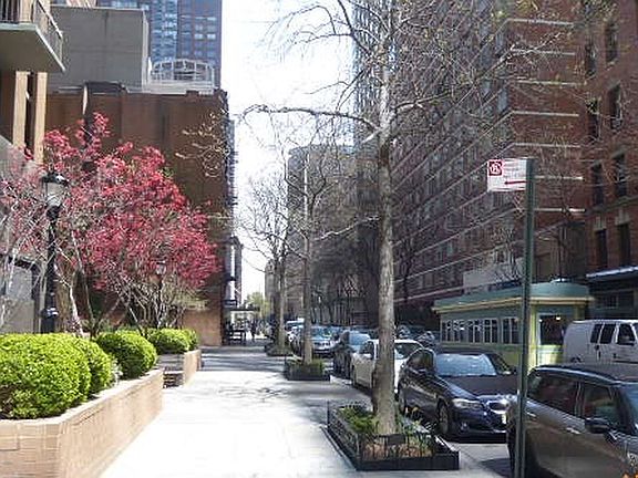 3rd image of 130 W 67th St APT 14E