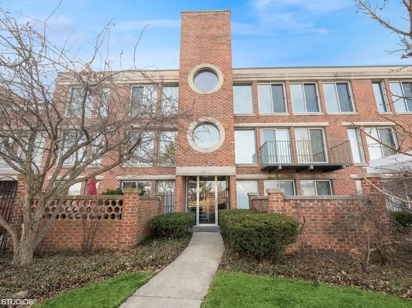 1050 Arbor Ln APT 202, Northfield, IL 60093