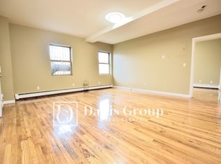22-27 33rd St #GS1, Astoria, NY 11105