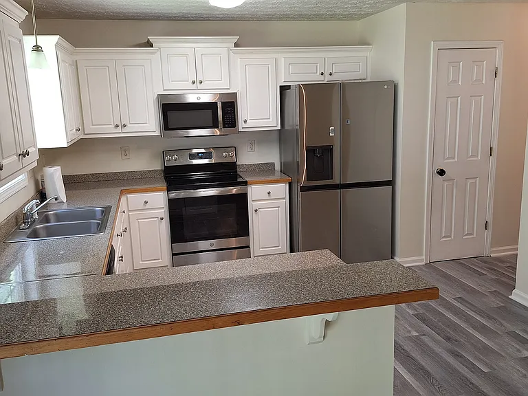 305 Shadowbrooke Cir — Photo 8