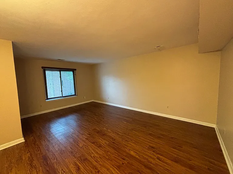 1721 Donlee Dr — Photo 7