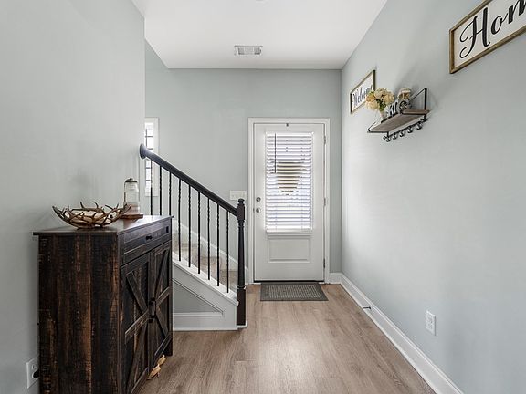 3rd image of 15 Vineyard Dr