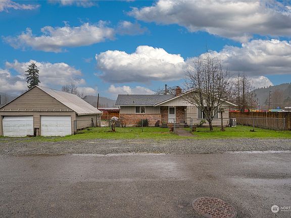 2nd image of 54114 181st Avenue Ct E