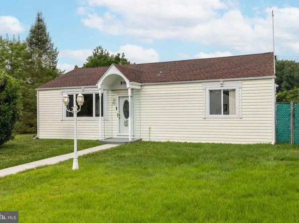 906 Oak Ter, Southampton, PA 18966