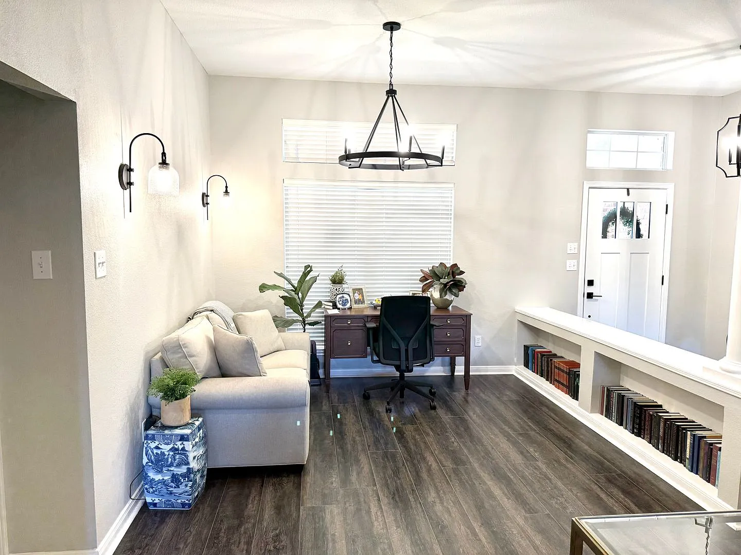 Beautiful Western Ridge home! — Photo 2