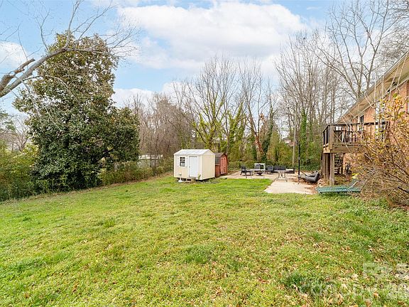 5th image of 106 Blacksnake Rd