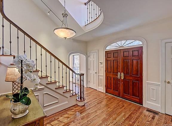 3rd image of 4519 Parview Dr