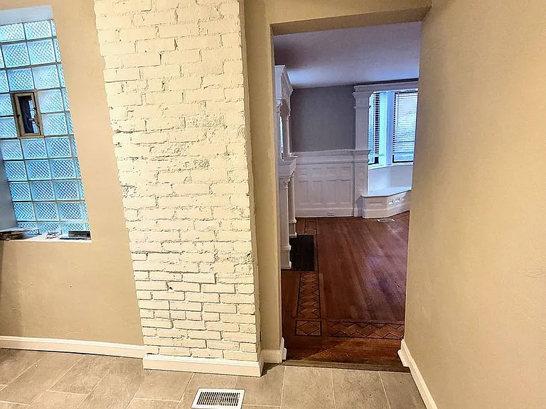 339 S Fairmount St — Photo 5