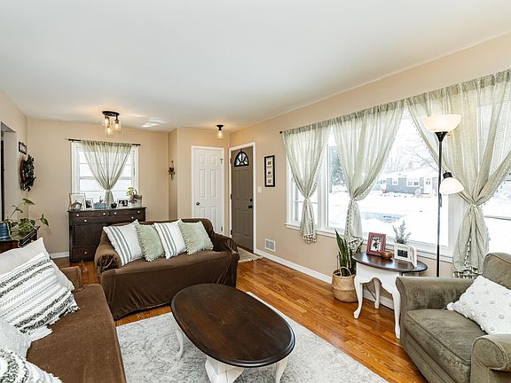 4th image of 2304 15th Ave NW