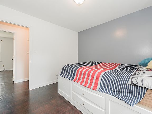 4th image of 4801 Pandora Ct