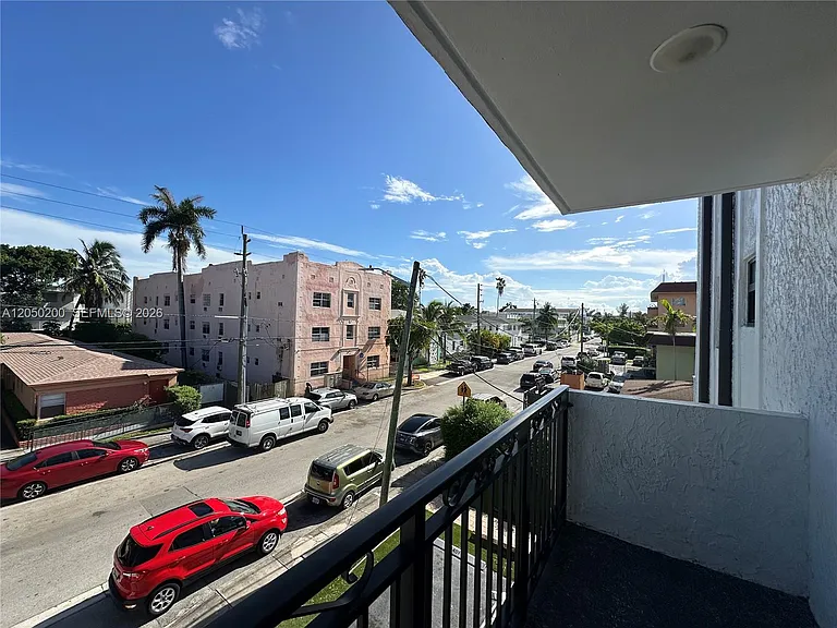 529 SW 4th St #301 — Photo 7