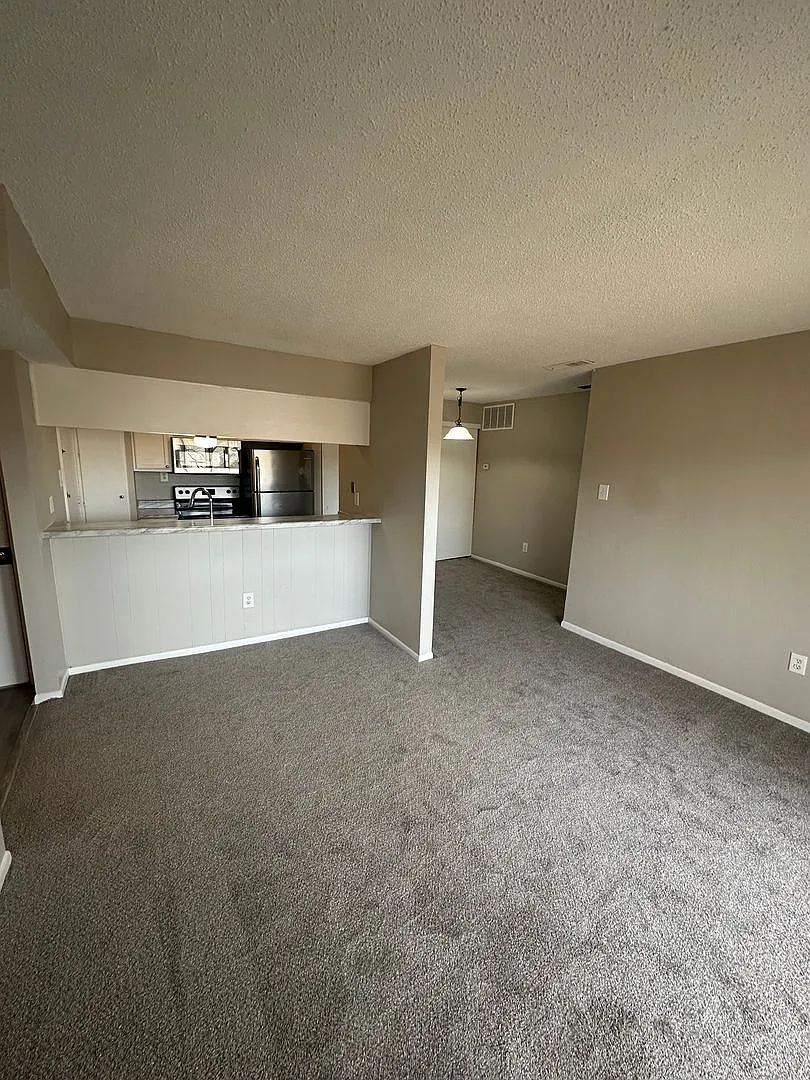 Building Photo - 6699 Whispering Oak Pl #4