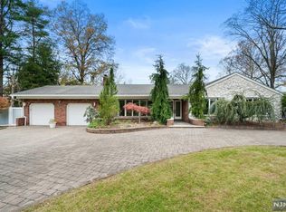 35 Dwars Kill Ln, Norwood, NJ 07648