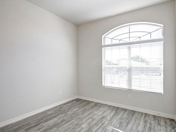 4th image of 715 Nichols Dr