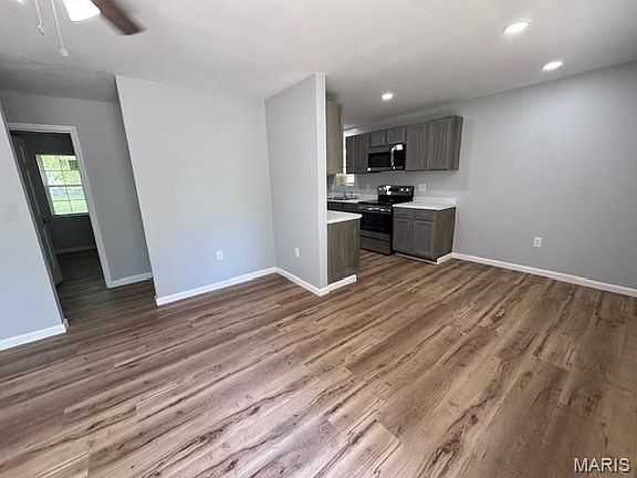 3rd image of 2024 Thomas St