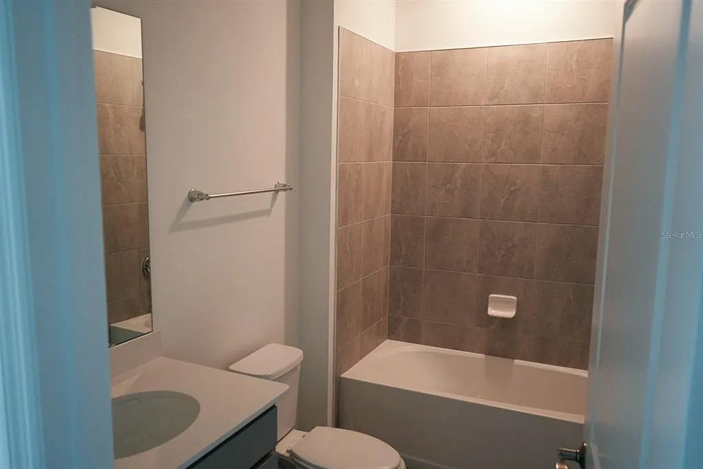 4 bed, 3.0 bath, 2198 sqft, $2,699 — Photo 3