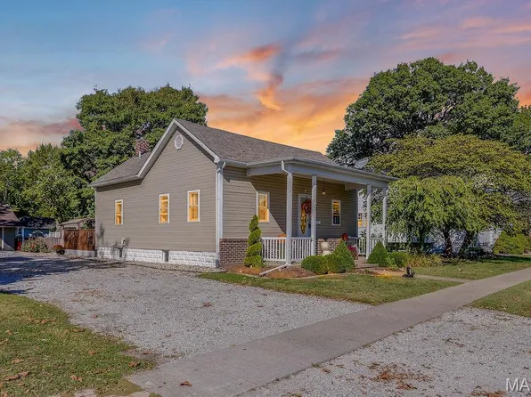 311 S Hibbard St, Staunton, IL 62088