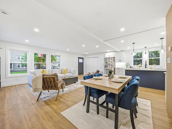 52 Rangeley Rd #52, West Newton, MA 02465