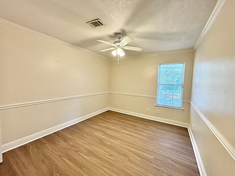 10017 Foxrun Rd — Photo 9