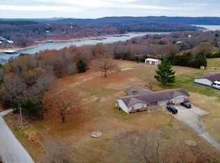 1676 Welch Rd, Reeds Spring, MO 65737