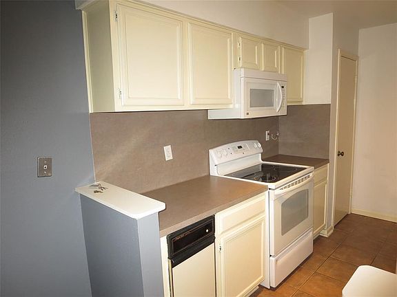 5th image of 1601 S Shepherd Dr APT 228