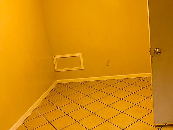 5th image of 102 Osborne Private Dr APT 1