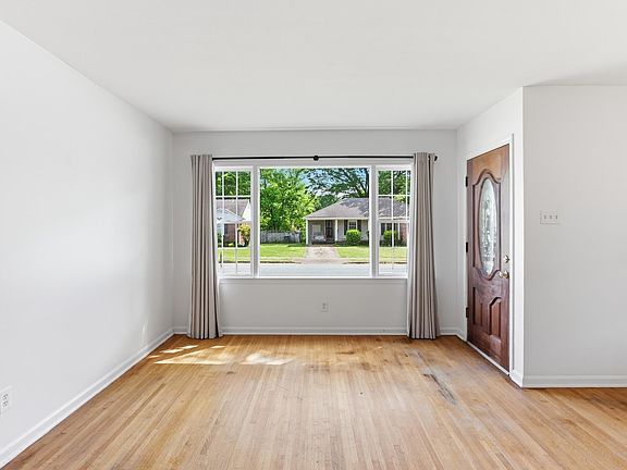 3rd image of 4994 Durbin Ave