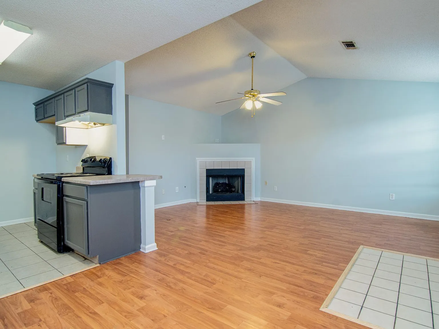 3 bed, 1350 sqft, $1,380 — Photo 2