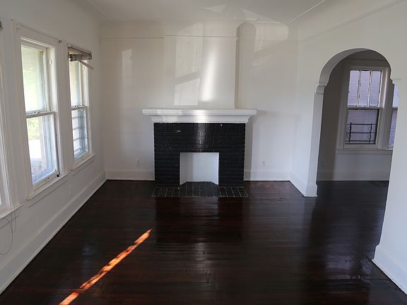 3rd image of 2917 W Buena Vista St APT 2