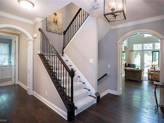 2nd image of 9 E Hanna Ln