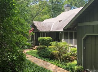 92 N Horseshoe Dr, Sapphire, NC 28774