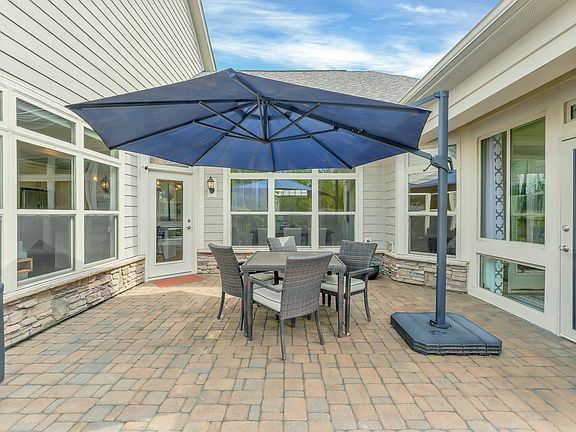 3rd image of 100 Chenette Ct