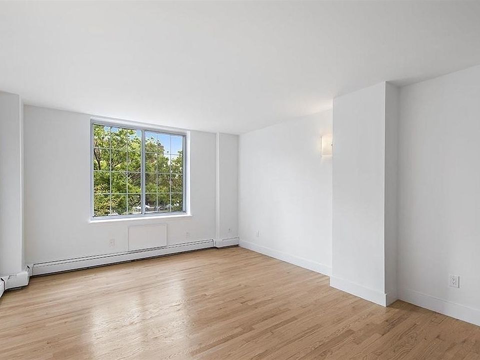 2nd image of 321 Court St #1RR