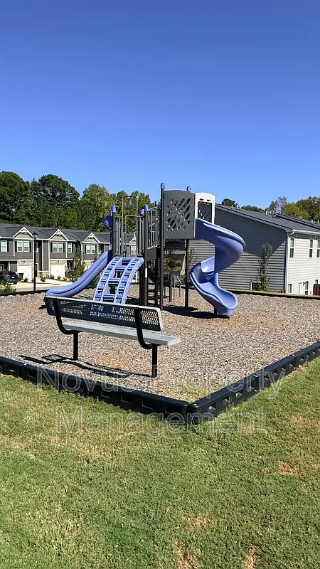 3 bed, 2.5 bath, 1482 sqft, $1,749 — Photo 4
