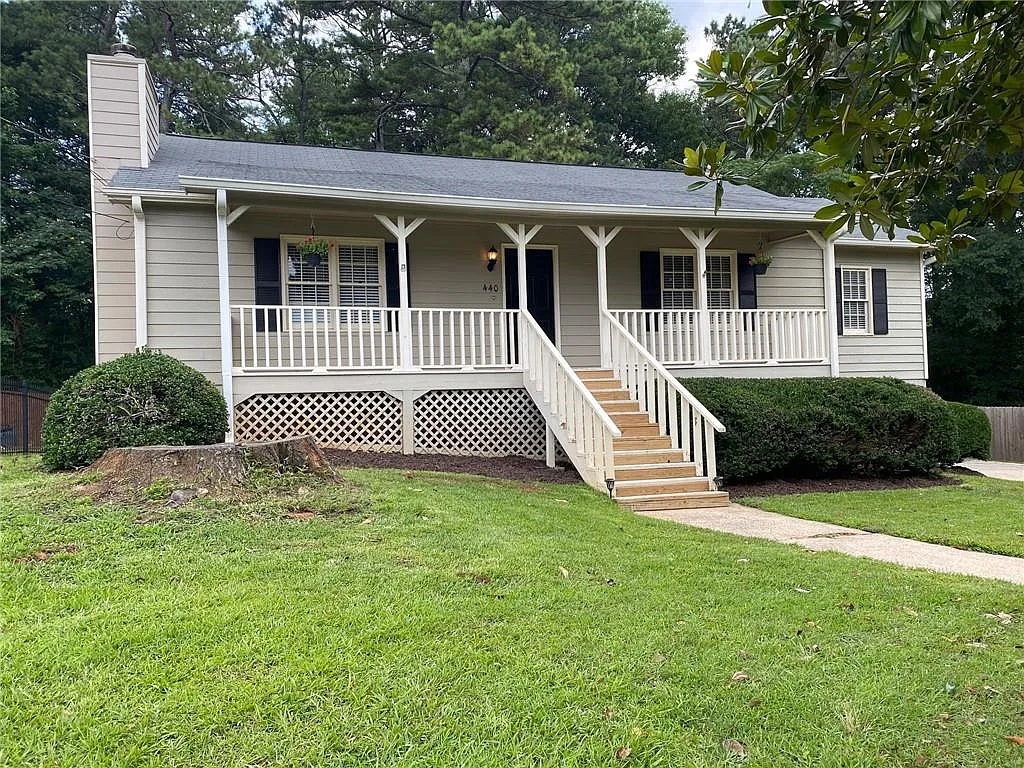 3 bed, 2.0 bath, 1316 sqft, $2,000 — Photo 1